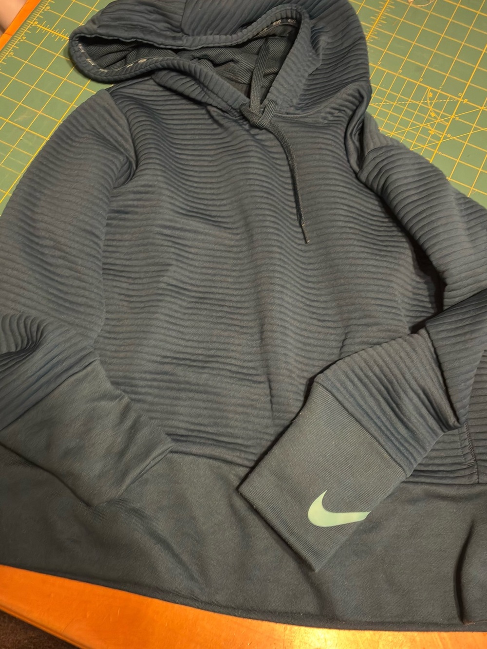 Nike women’s Textured Pullover Hoodie - Dark blue